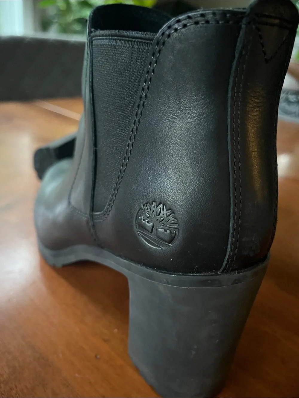 Timberline Women's Allington Chelsea Leather Black Boot size 8